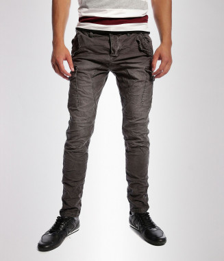 Мъжки разчупени дънки