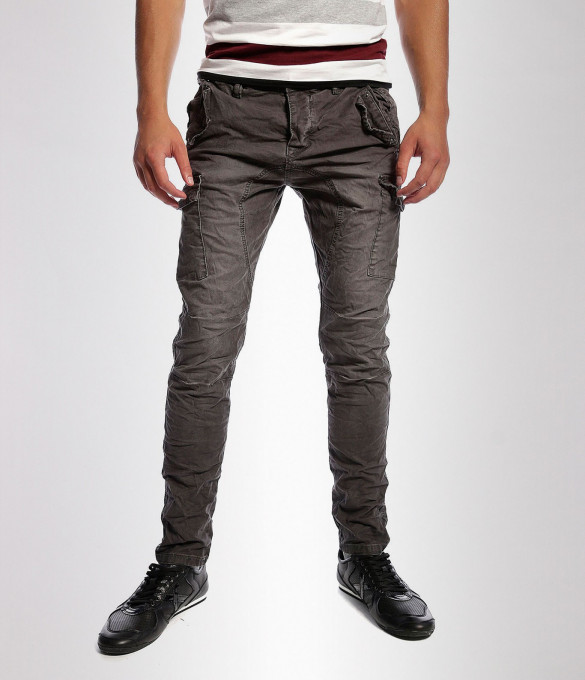 Мъжки разчупени дънки