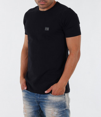 Изчистена мъжка тениска