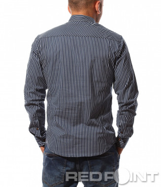 Открояваща се риза в райе... 2