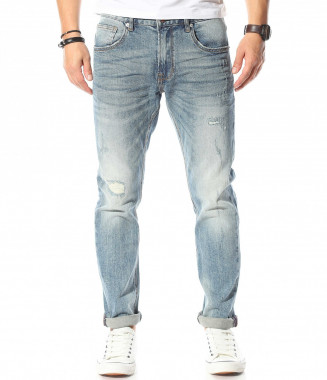 Свежи дънки в светло синьо...