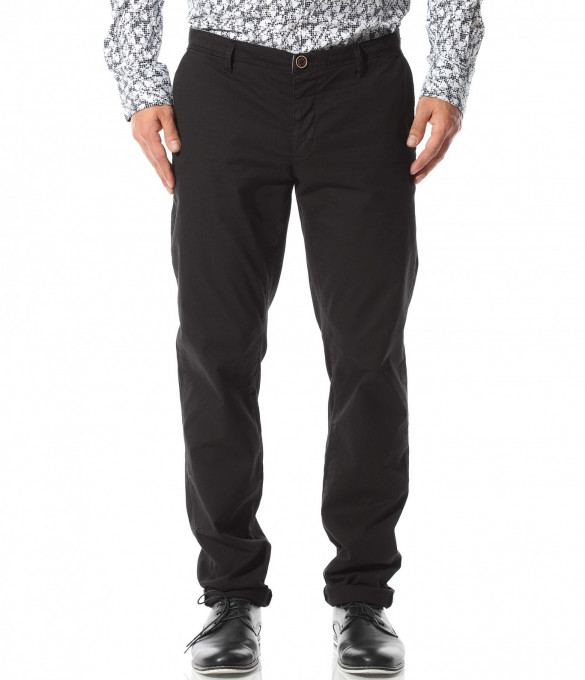 Спортно - елегантен панталон в черен...