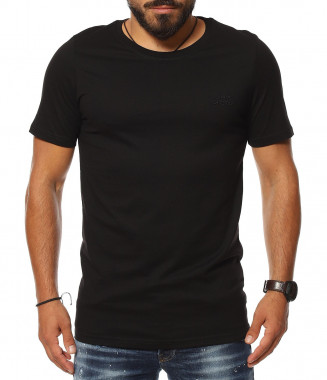 Тениска с щампа на гърба...