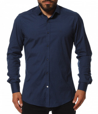 Вталена риза със семпъл...