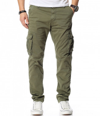 Типичен карго панталон...