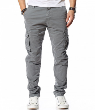 Типичен карго панталон...