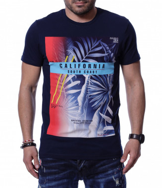 Тениска с голяма апликация...