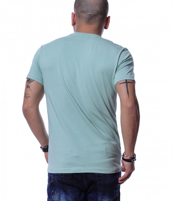 Фланелка със свежа лятна апликация...