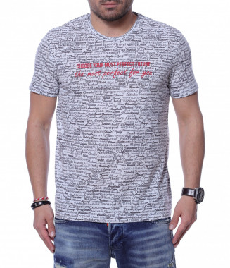 Тениска с дребни надписи...