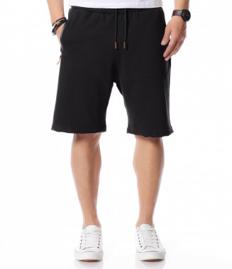 Едноцветни къси панталони...