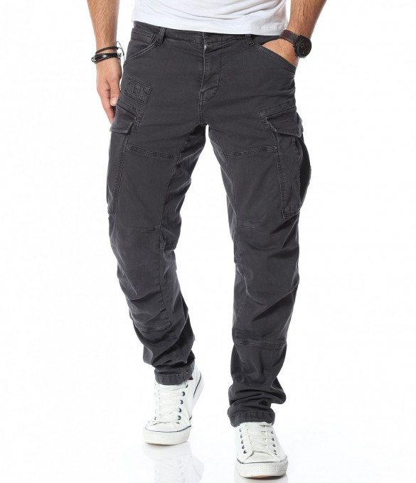 Класически карго панталон с нашивка...