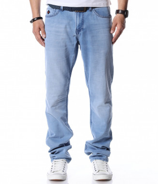 Дънки със свободна кройка...