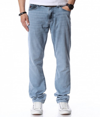 Дънки със свободна кройка...