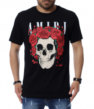 Тениска със забележима...