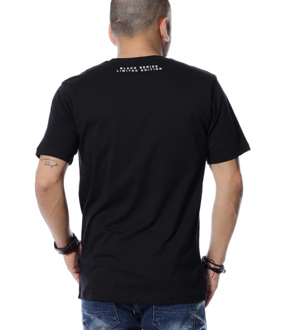 Едноцветна тениска с щампа 12485 - Черен