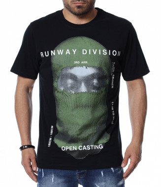 Тениска с голяма апликация...