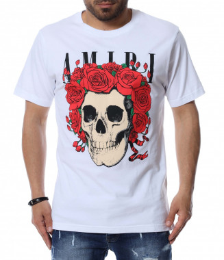 Тениска със забележима...