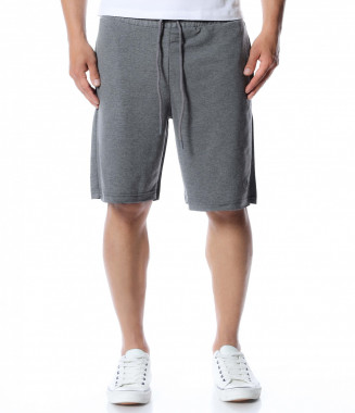 Едноцветни къси панталони...