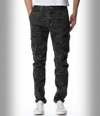 Камуфлажен карго панталон...