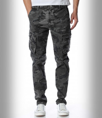 Камуфлажен карго панталон...