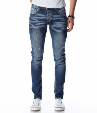 Дънки с изсветлен дизайн...