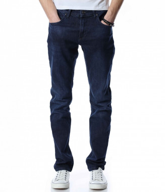 Изчистен дънков панталон...