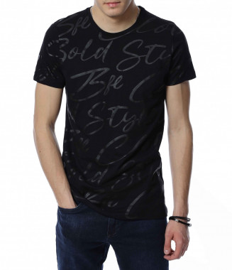 Тениска с интересен шрифт...