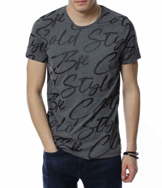 Тениска с интересен шрифт...