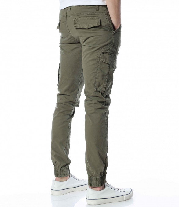 Карго панталон в класически вариант...