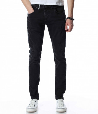 Черни дънки с надран ефект...