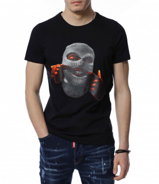 Тениска с голяма щампа...