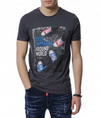 Тенсиска с голяма апликация...