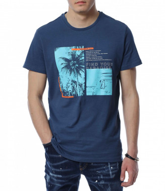 Тениска с голяма апликация...