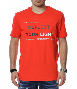 Тениска с надпис REFLECT...