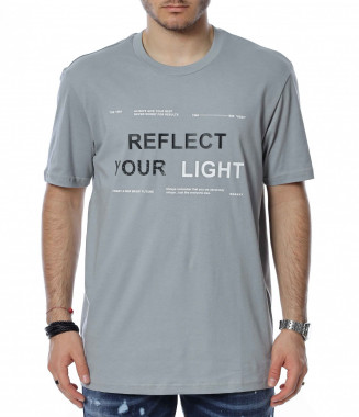 Тениска с надпис REFLECT...