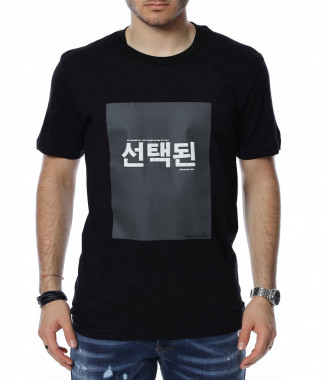 Тениска с щампа и йероглифи...