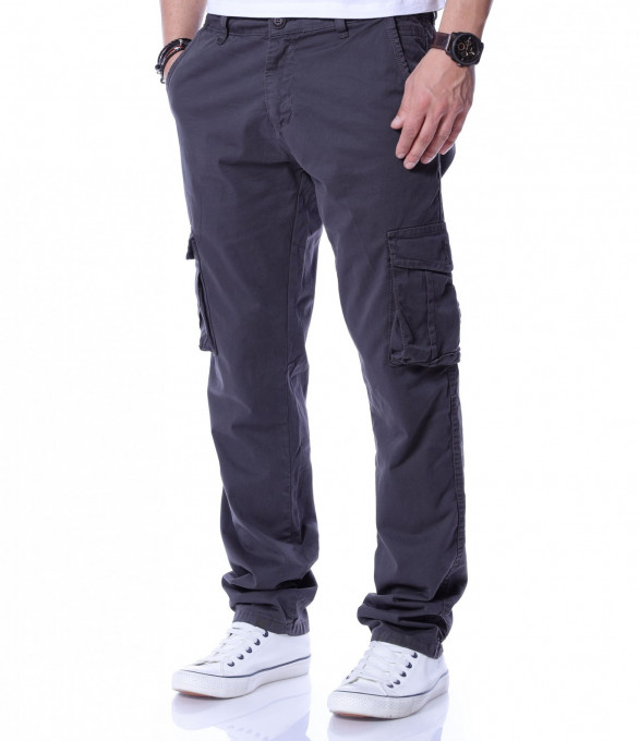 Карго панталон със странични джобове...
