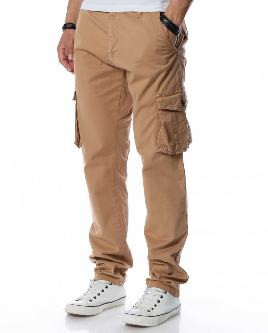 Карго панталон със странични джобове...