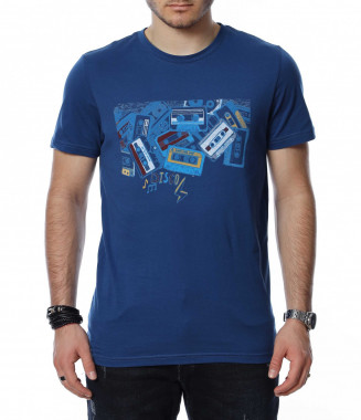 Тениска с аудио касети...