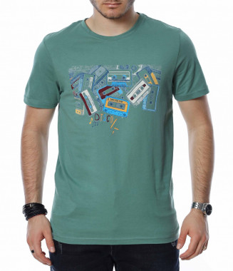 Тениска с аудио касети...