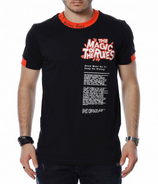 Тениска с нетипична...