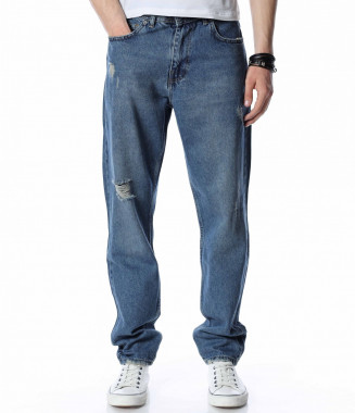 Дънки в Loose fit вариант с...