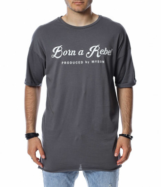 Тениска с удължена кройка...