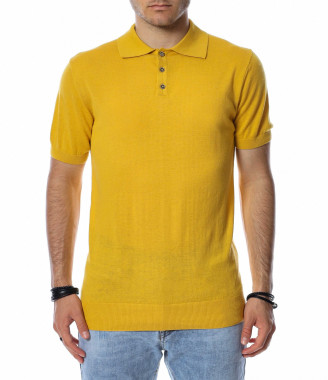 Тениска с яка от тънко...