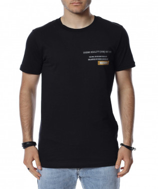 Тениска със забележителна...