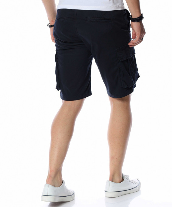 Къси карго панталони с големи джобове...