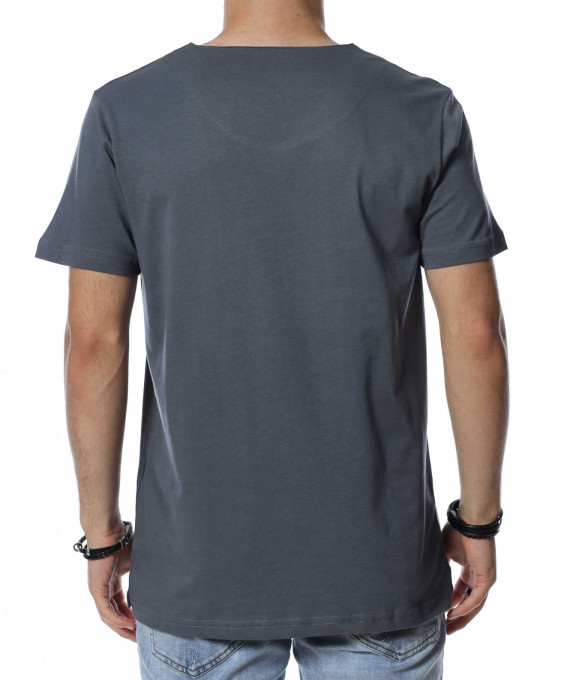 Тениска от тънка материя с V образно...