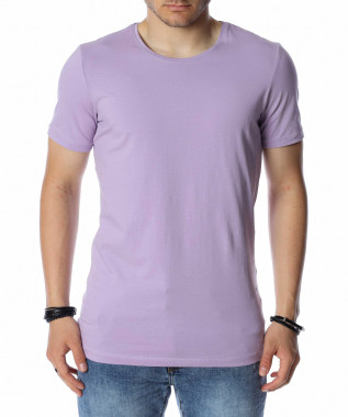 Тениска в изчистен дизайн...