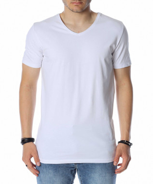 Тениска в изчистен дизайн и...