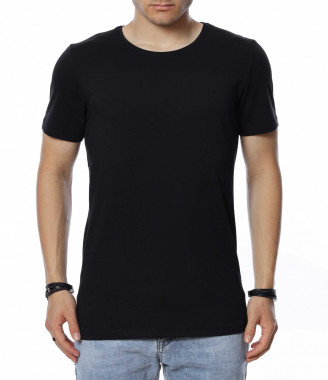 Тениска в изчистен дизайн...